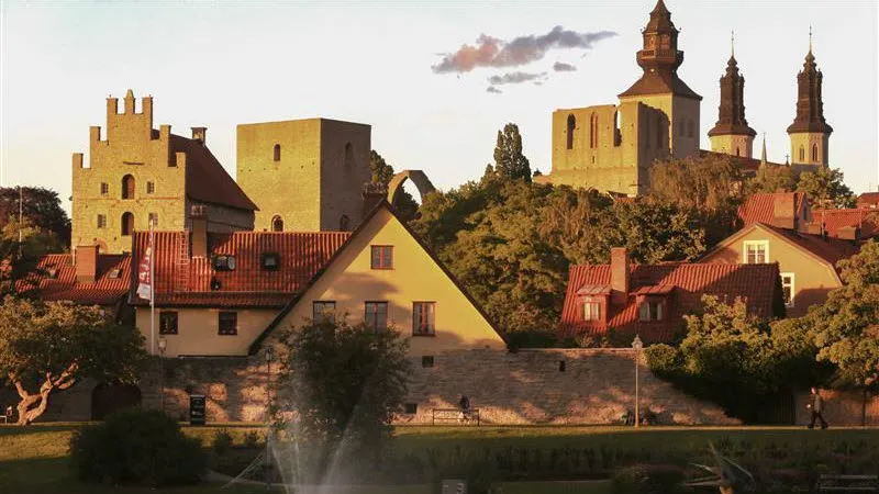 UR lyfter mediers beredskap och åldersgräns för sociala medier i Almedalen UR lyfter mediers beredskap och åldersgräns för sociala medier i Almedalen